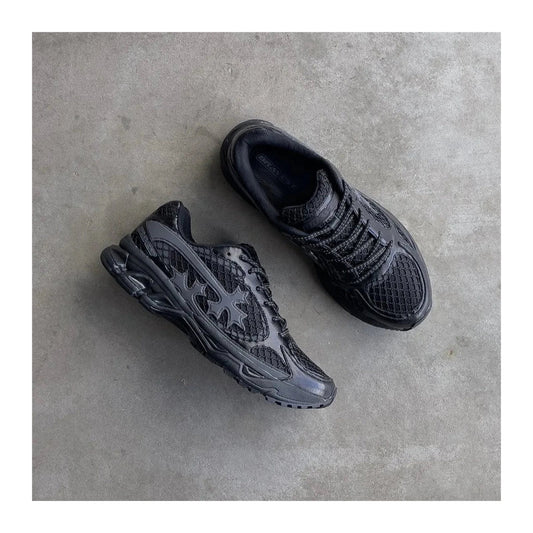 Bravest Studios Kross Kountry Runner — Triple Black