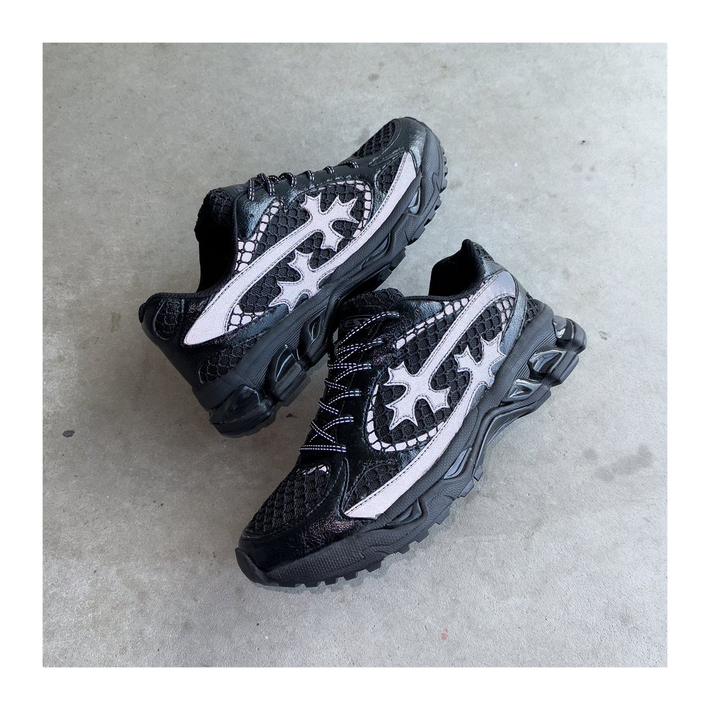 Bravest Studios Kross Kountry Runner — Triple Black