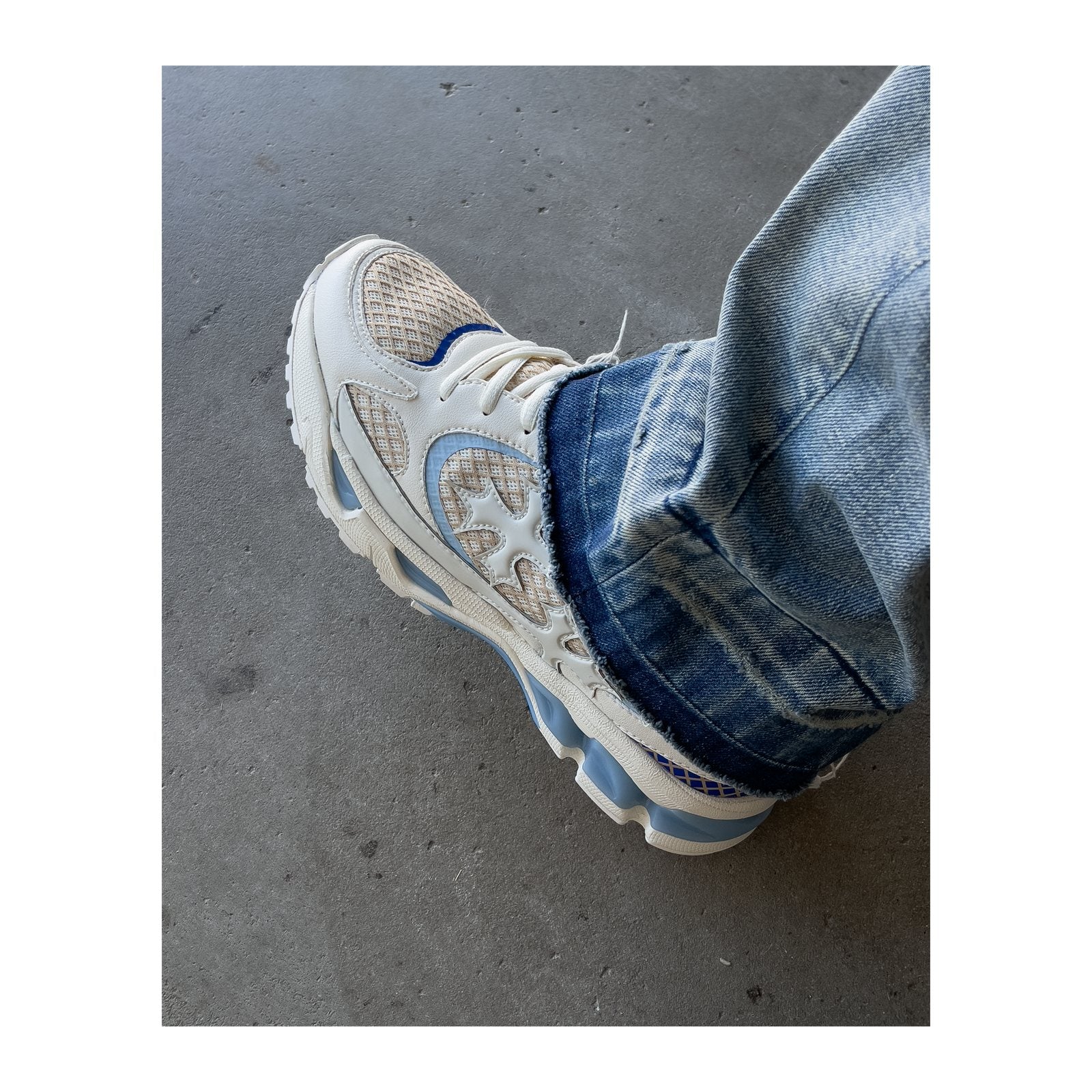 Bravest Studios Kross Kountry Runner — Ice Blue