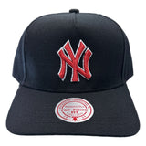 Mitchell & Ness New York Yankees Pro Pinch Snapback — Black/Red