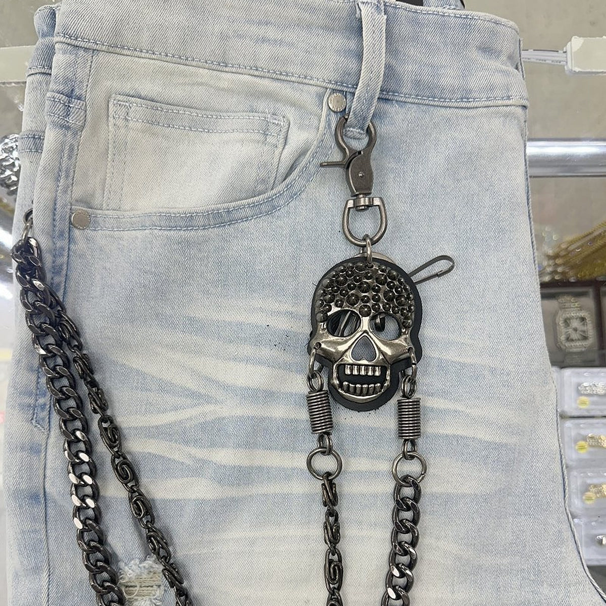 EAK Wallet Chain — Gunmetal/Spikedskull — clasp and charm detail